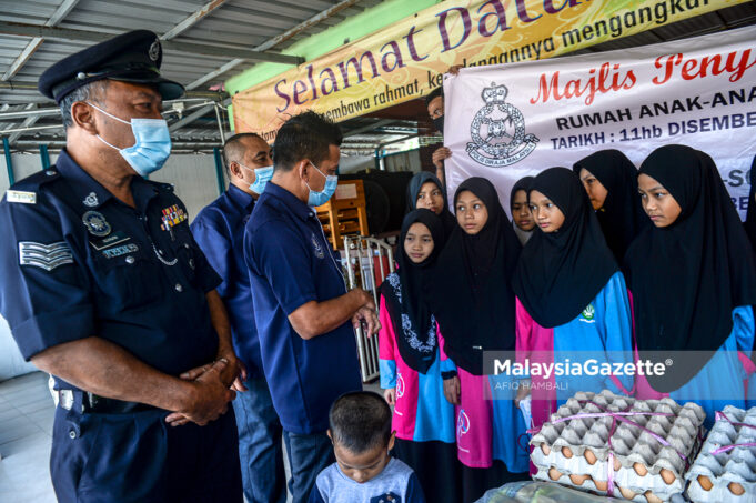 PROGRAM PENYERAHAN SUMBANGAN KEPADA 4 BUAH RUMAH ANAK YATIM