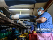 Daily Life – Pemprosesan Sarung Tangan