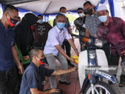 Ahli Parlimen Bandar Tun Razak Hadir Program Tukar Minyak Hitam Percuma