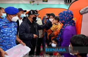 Muhyiddin santuni mangsa bencana banjir di Pahang