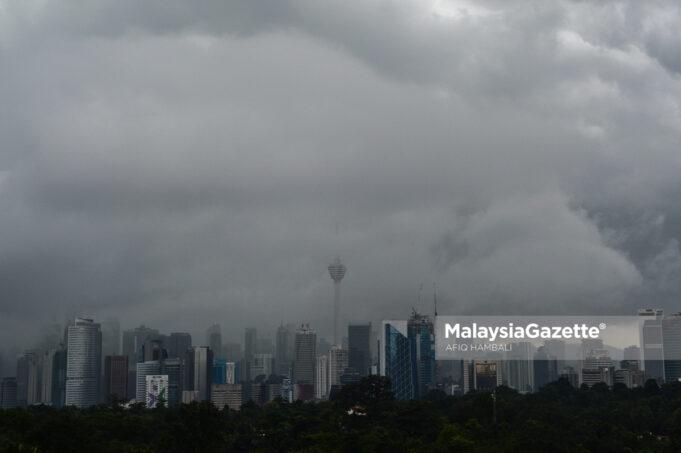 DAILY LIFE - HUJAN
