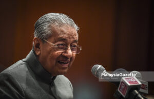 Former Prime Minister Tun Dr Mahathir Mohamad PIX: HAZROL ZAINAL / MalaysiaGazette / 12 JANUARY 2021. violating MCO surau Langkawi Hari Raya Aidilfitri donation