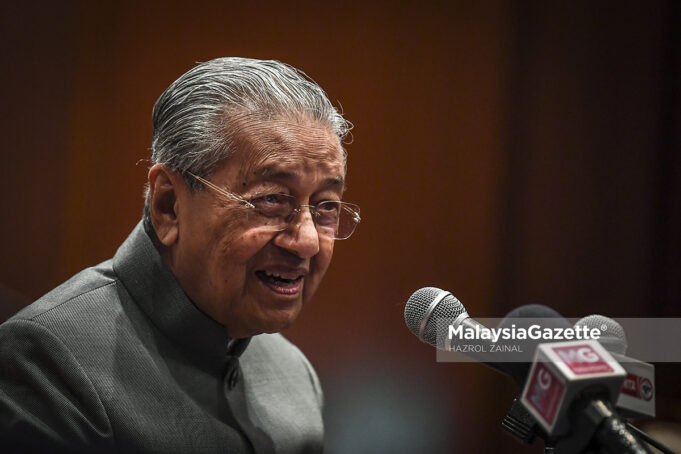 Former Prime Minister Tun Dr Mahathir Mohamad PIX: HAZROL ZAINAL / MalaysiaGazette / 12 JANUARY 2021. violating MCO surau Langkawi Hari Raya Aidilfitri donation