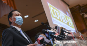 Director-General of Health, Tan Sri Dr Noor Hisham Abdullah at a news conference on the latest development Covid-19 outbreak in Malaysia. PIX: SYAFIQ AMBAK / MalaysiaGazette / 19 JANUARY 2021. positive cases clusters