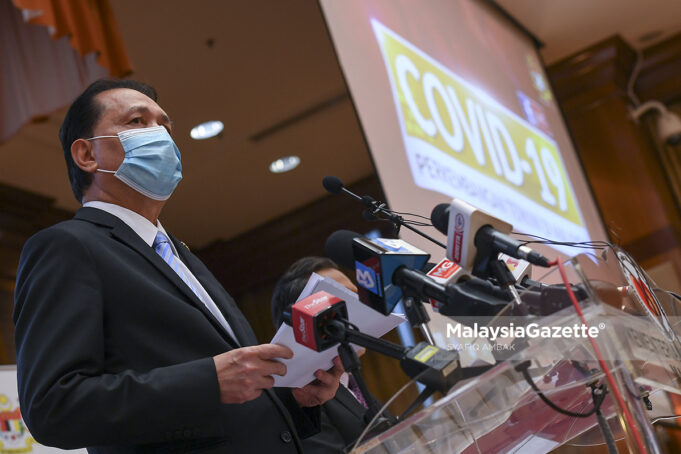 Director-General of Health, Tan Sri Dr Noor Hisham Abdullah at a news conference on the latest development Covid-19 outbreak in Malaysia. PIX: SYAFIQ AMBAK / MalaysiaGazette / 19 JANUARY 2021. positive cases clusters