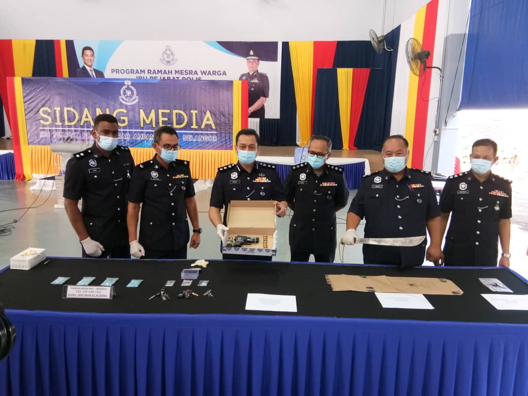 Wanita Antara 3 Suspek Ditahan Bersama Pistol, 10 Peluru Hidup