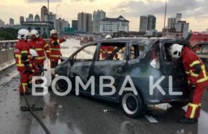 Kereta terbabas sebelum terbakar di Lebuhraya DUKE 2