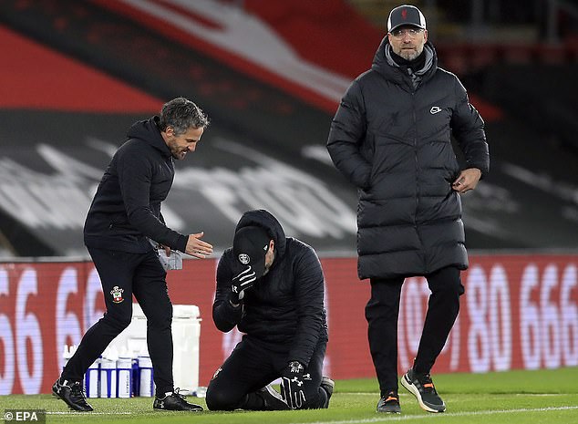 ralph melutut dan menangis