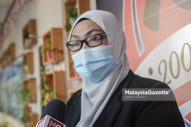 The Principal of Sekolah Menengah Setiabudi, Faeiza Jumari during an interview with MalaysiaGazette on the Sijil Pelajaran Malaysia 2020 (SPM 2020).    PIX: HAFIZ SOHAIMI / MalaysiaGazette / 22 FEBRUARY 2021.