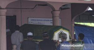 The body of Zubaidi Amir Qusyairi Abd Malek, 7, who is believed to die of abuse is brought to the Madrasah As Syakirin Surau for prayer before he is laid to rest at the Padang Lebar Muslim Cemetery in Simpang Bekoh, Melaka. PIX: SYAFIQ AMBAK / MalaysiaGazette / 01 FEBRUARY 2021. birth mother stepfather murder child abuse water bucket