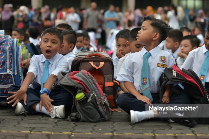 (Picture for representational purposes only) Primary school students from Sekolah Kebangsaan Seri Anggerik, Kuala Lumpur during their first day at school for the 2018 school session. PIX: IQBAL BASRI / MalaysiaGazette / 02 JANUARY 2018 school uniform MOE Ministry of Education