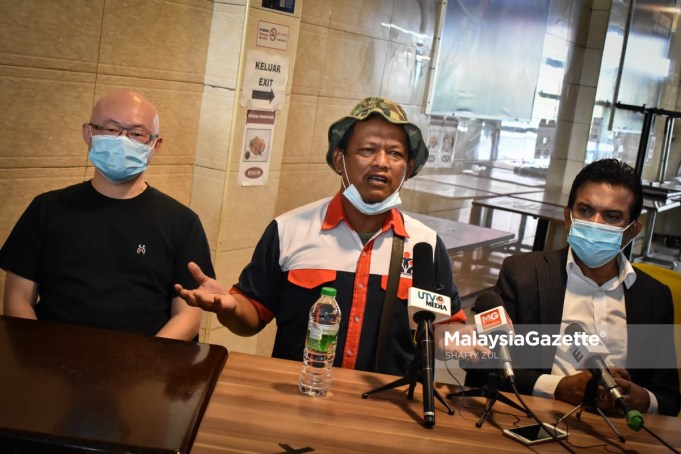 food operators eateries restaurant dine-in The Chairman of Tasik Selatan Food Court Association, Mohd Soleh Bin Ibrahim speaks about the loss suffered by food hawkers during the second phase of Movement Control Order (MCO 2.) at the Al Baik Restaurant in Kuala Lumpur. PIX:  SHAFIY ZUL / MalaysiaGazette / 09 FEBRUARY 2021