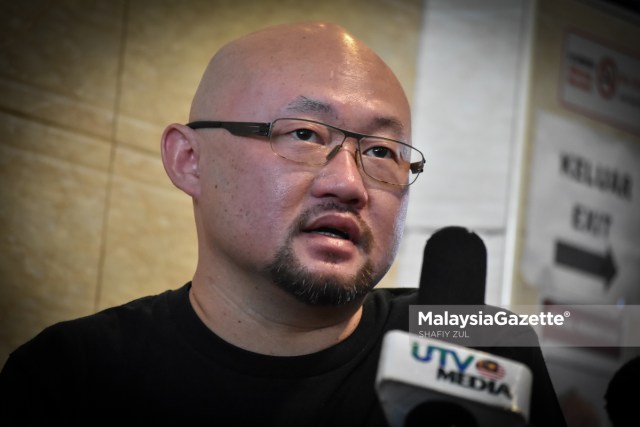 Restaurant operator, Kevin Chee at a news conference on the loss suffered by food premises throughout the implementation of the second phase of Movement Control Order (MCO 2.0) at the Al Baik Restaurant in Kuala Lumpur.     PIX: SHAFIY ZUL / MalaysiaGazette / 09 FEBRUARY 2021.