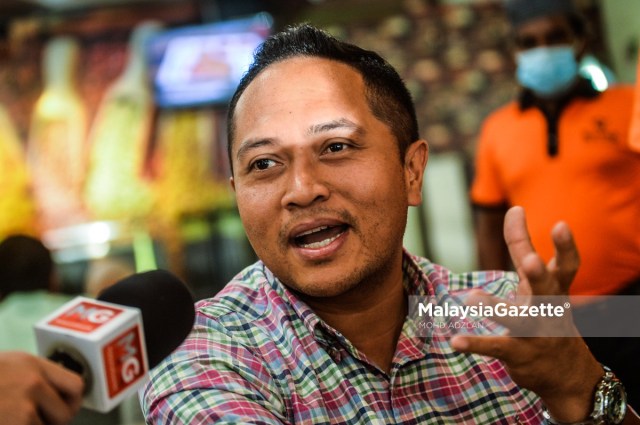 Diner, Firdaus Zainol, 38, at an interview with MalaysiaGazette on the approval of dine-in at eateries during the Movement Control Order (MCO).     PIX: MOHD ADZLAN / MalaysiaGazette /10 FEBRUARY 2021.