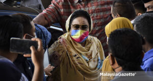 Datin Seri Rosmah Mansor tiba di Mahkamah Tinggi Kuala Lumpur bagi keputusan akhir kes solar hybrid di hadapan Hakim Mohamed Zaini Mazlan, Kuala Lumpur.Foto FIKRI YAZID, 18 FEBRUARI 2021.