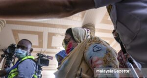 Datin Seri Rosmah Mansor, wife of former Prime Minister Datuk Seri Najib Razak arrives at the Kuala Lumpur Courts Complex for her solar hybrid project graft case. PIX: SYAFIQ AMBAK / MalaysiaGazette / 18 FEBRUARY 2021. rural schools Sarawak