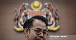 The Member of Parliament of Bukit Mertajam, Steven Sim Chee Keong. PIX: HAZROL ZAINAL / MalaysiaGazette / 02 AUGUST 2018. free computer free laptop free tablet luxury cars Vellfire Mercedes