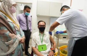 Opposition Chief, Datuk Seri Anwar Ibrahim receives his Covid-19 vaccination shot at the Kuala Lumpur Health Clinic today.