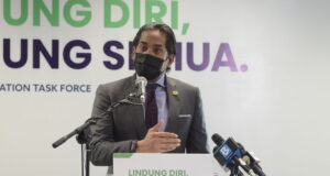 Minister of Science, Technology and Innovation, Khairy Jamaluddin Abu Bakar during a news conference on the National Covid-19 Immunisation Programme (PICK) in Putrajaya. PIX: MalaysiaGazette Covid-19 vaccination vaccine MySejahtera