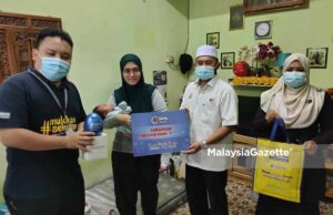 Bayi baru lahir DUN Panching dapat hadiah akaun SSPN-i
