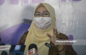 Minister of Higher Education (MoHE), Datuk Seri Noraini Ahmad speaks at a news conference during the Covid-19 immunisation programme at the UiTM Hospital in Sungai Buloh. PIX: HAFIZ SOHAIMI / MalaysiaGazette / 04 MARCH 2021