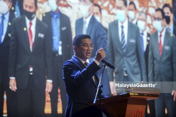 Bersatu Terengganu UMNO GE15 Minister of International Trade and Industry, Datuk Seri Mohamed Azmin Ali speaks during the MITI and Agencies Assembly at Menara MITI, Kuala Lumpur. PIX: HAFIZ SOHAIMI / MalaysiaGazette / 10 MARCH 2021
