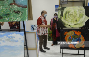 Tan Sri Rais Yatim Melawat Pameran Seni Catan Ohsem 2021