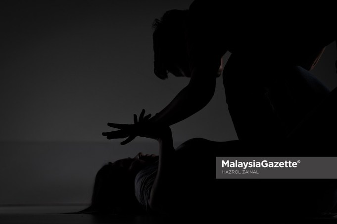 Datuk Seri molest outraging modesty own daugh