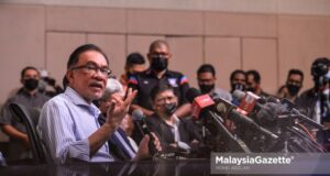 UMNO Pakatan Harapan The President of PKR, Datuk Seri Anwar Ibrahim during a news conference about the current political situation at the Eastin Hotel, Petaling Jaya. PIX: MOHD ADZLAN / MalaysiaGazette / 16 MARCH 2021.