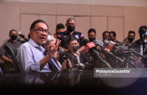 UMNO Pakatan Harapan The President of PKR, Datuk Seri Anwar Ibrahim during a news conference about the current political situation at the Eastin Hotel, Petaling Jaya. PIX: MOHD ADZLAN / MalaysiaGazette / 16 MARCH 2021.