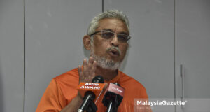 UMNO Pakatan Harapan Communications Director of AMANAH, Khalid Abdul Samad, at a news conference on the call to end Emergency and responding to the statement of the Law Minister. PIX: FIKRI YAZID / MalaysiaGazette / 17 MARCH 2021