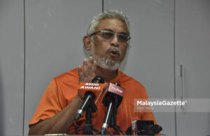 UMNO Pakatan Harapan Communications Director of AMANAH, Khalid Abdul Samad, at a news conference on the call to end Emergency and responding to the statement of the Law Minister. PIX: FIKRI YAZID / MalaysiaGazette / 17 MARCH 2021