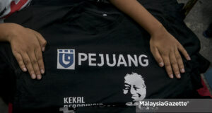 (Picture for representational purposes only). The t-shirt of Parti Pejuang Tanah Air (PEJUANG) with the picture of its Chairman, Tun Dr Mahathir Mohamad. PIX: MalaysiaGazette opposition DAP Teo Nie Ching Prime Minister