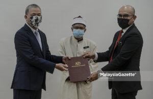 Menteri Kerja Raya Hadir Penyerahan Surat Setuju Terima Tender Projek