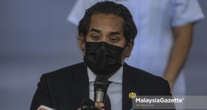 Minister of Science, Technology and Innovation, Khairy Jamaluddin Abu Bakar speaks to the journalists about the Pfizer BioNTech Covid-19 vaccine at the Putrajaya Health Clinic of Precinct 11, Putrjaya. PIX: AFFAN FAUZI / MalaysiaGazette / 24 FEBRUARY 2021. Sinovac Covid-19 vaccine Rembau Hospital