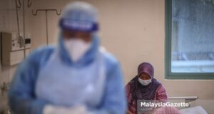 (Picture for representational purposes only). A Covid-19 patient who is also a pregnant woman is resting after receiving her treatment at the Sungai Buloh Hospital in Selangor. PIX: HAZROL ZAINAL / MalaysiaGazette / 01 MARCH 2021. Covid-19 green zone