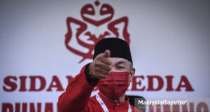 UMNO ministers deputy resign Emergency extend Parliament MPs Ahmad Zahid Hamidi