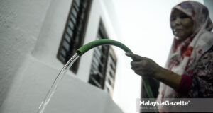 Gangguan bekalan air berlaku ekoran kerja-kerja pengalihan dan penyambungan paip baharu berdekatan Kilang Carlsberg di Persiaran Selangor Seksyen 15, Shah Alam telah dimulakan pada jam 9 pagi tadi.- Gambar hiasan water disruption water supply Air Selangor Carlsberg brewery factory Persiaran Selangor