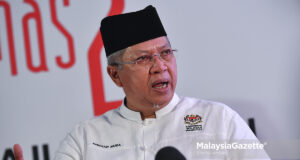 PAU2020 UMNO General Assembly 2020 UMNO collaborate PKR collaboration Minister of Federal Territories, Tan Sri Annuar Musa during the Handover of Keys for the Razakmas 2 Residency at Bandar Tun Razak, Kuala Lumpur. PIX: SYAFIQ AMBAK / MalaysiaGazette / 26 MARCH 2021