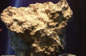 Petani jual meteorit AS$180,000