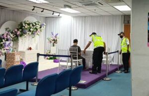 Lelaki putus cinta ‘serbu’ pejabat JAWI, berzikir atas pelamin