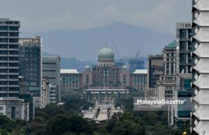 Over 2 million civil servants below Grade 56 rank will receive the RM500 Special Aidilfitri Aid on 6 May along with their May salary