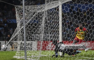 Aksi Perlawanan Selangor FC Benam Perak FC 3-1