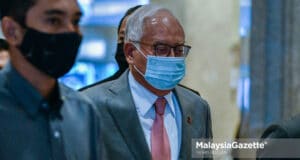 Former Prime Minister, Datuk Seri Najib Tun Razak leaves the Palace of Justice after the hearing of his appeal to set aside his conviction over misappropriation of funds belonging to SRC International Sdn Bhd. PIX: FIKRI YAZID / MalaysiaGazette / 12 APRIL 2021.