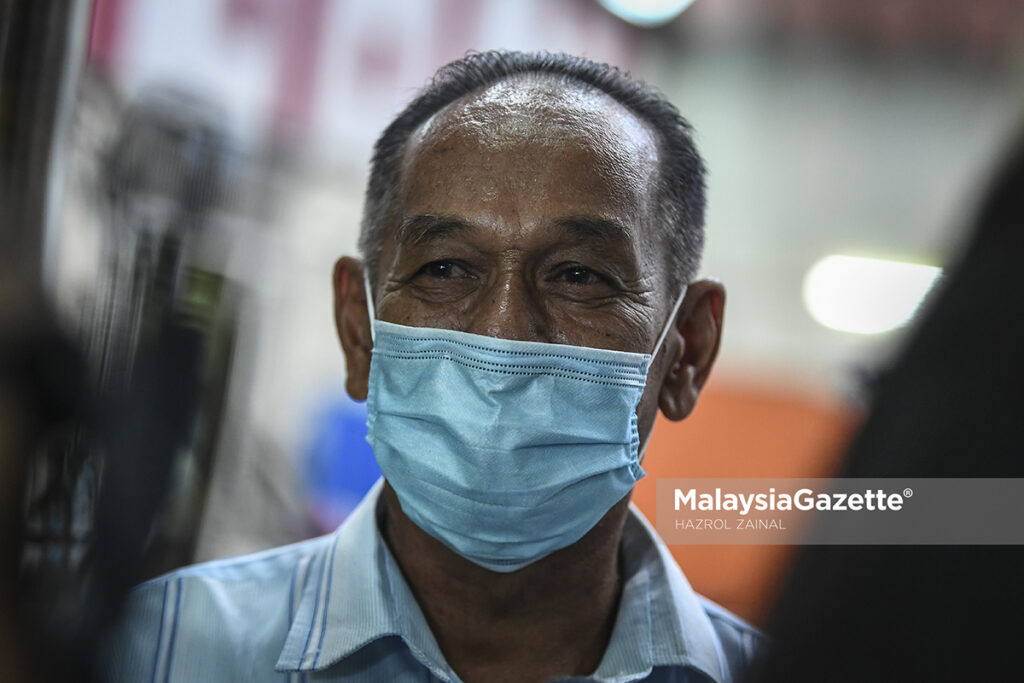 Interview with senior citizen, Mohtar Yunus, 65 during the Second Phase of National Covid-19 Immunisation Programme at the Vaccination Centre in the Jempol District and Land Office, Negeri Sembilan.     PIX: HAZROL ZAINAL / MalaysiaGazette / 21 APRIL 2021.