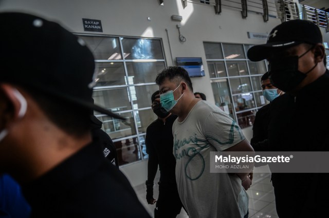 Choo Hin Voon, 43, the Personal Assistant to businessman Chun Chee Yang, 43, is brought to the Klang Magistrate Court over the assault case of two bodyguards who performed their fast.     PIX: MOHD ADZLAN / MalaysiaGazette / 22 APRIL 2021.