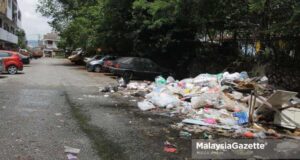Picture for representational purposes only (A pile of rubbish by the road side) DBKL Kuala Lumpur City Hall flash flood