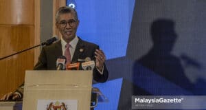 Finance Minister Tengku Datuk Seri Zafrul Tengku Abdul Aziz during a special news conference at the Ministry of Finance (MoF) in Putrajaya. PIX: AFFAN FAUZI / MalaysiaGazette / 26 APRIL 2021. BPR Phase 2 cash aid financial