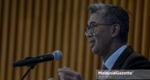 KWAN Wang Amanah Negara National Trust Fund Finance Minister, Tengku Datuk Seri Zafrul Tengku Abdul Aziz at a news conference at the Ministry of Finance (MOF), Putrajaya. PIX: AFFAN FAUZI / MalaysiaGazette / 26 APRIL 2021.