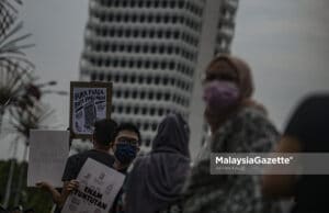 Parlimen sepatutnya tak tutup jika mahu perangi Covid-19 – Mustafa